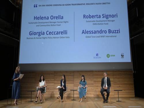 https://img.ilgcdn.com/sites/default/files/styles/md/public/foto/2025/06/24/Bolton-WWF-Oxfam_Insieme per un impatto positivo 1.jpg?_=1750778403